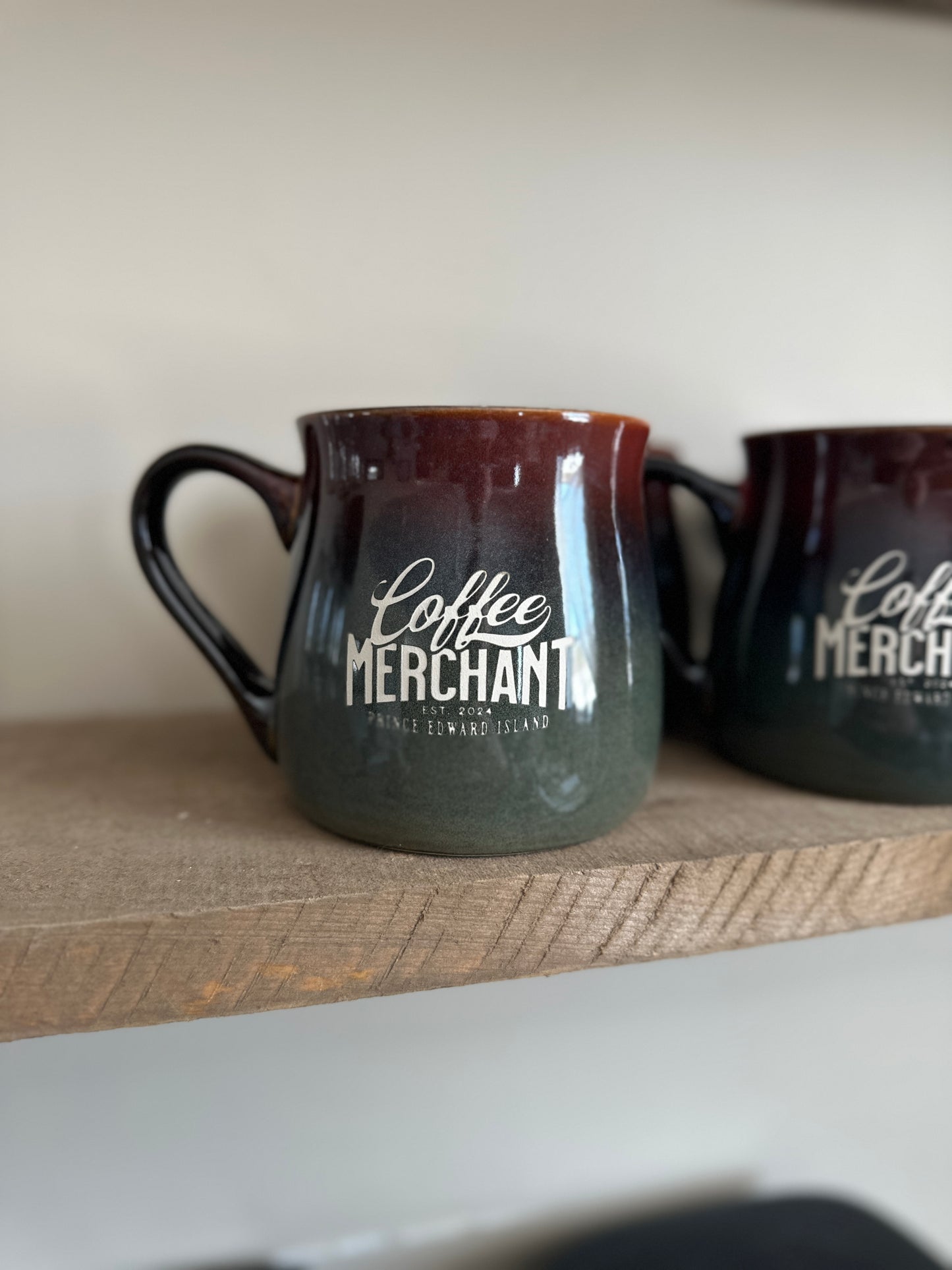Tasse en céramique gravée PEI Coffee Merchant de 16 oz avec glaçure réactive