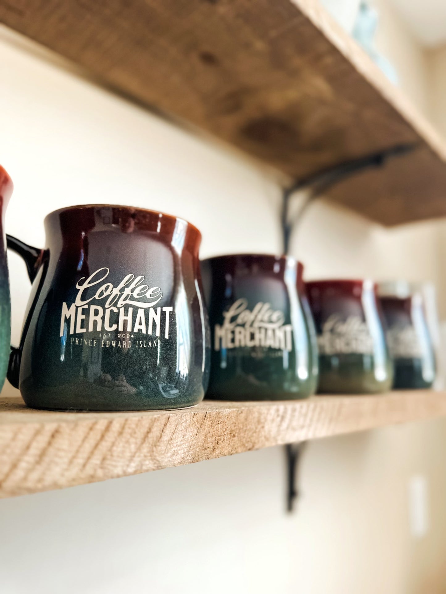 Tasse en céramique gravée PEI Coffee Merchant de 16 oz avec glaçure réactive
